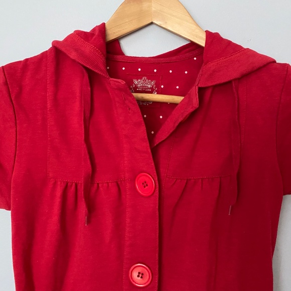 Red Short Sleeved Sweatshirt with Hood Buttons and Gathering - Picture 7 of 16